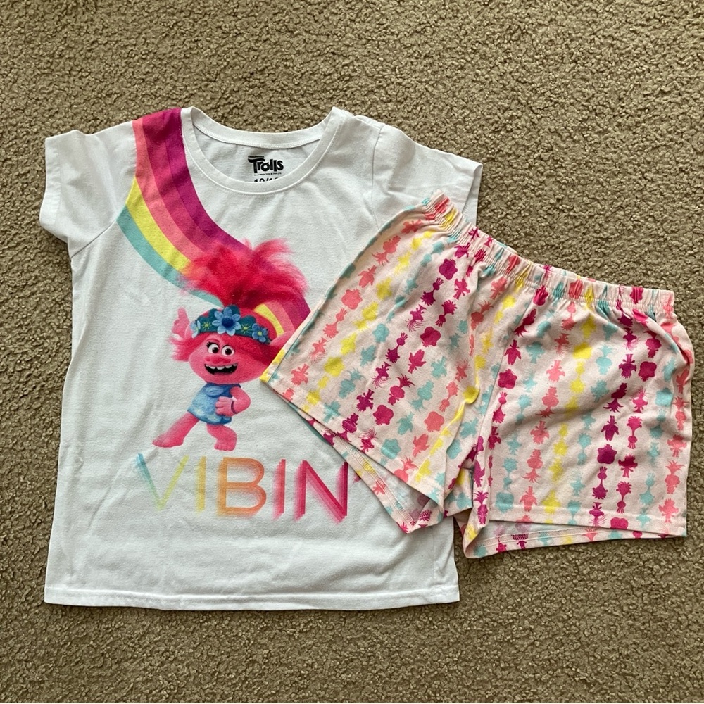 🚨 Final Price 🚨 Dreamworks Trolls White and Pink Pajama Set with Vibrant Design